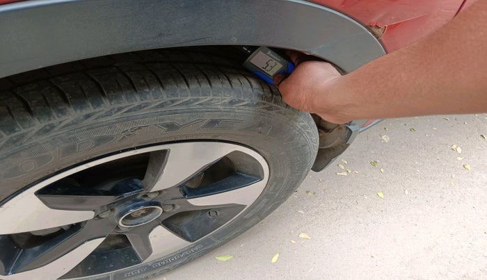 2018 Tata NEXON XZ PLUS PETROL DUAL TONE, Petrol, Manual, 68,283 km, tyre