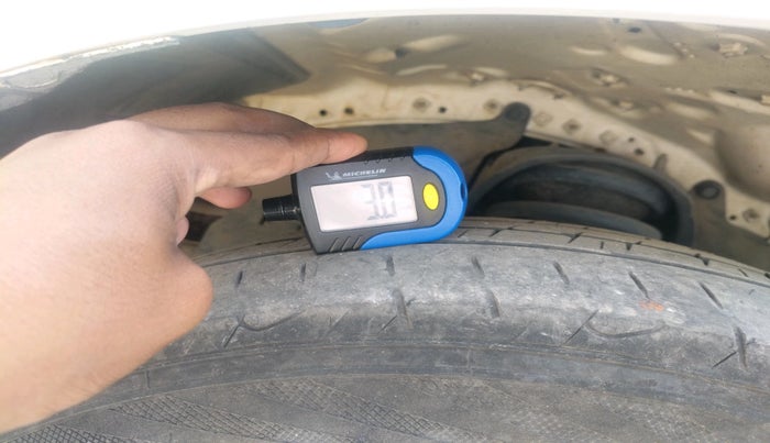 2018 Toyota Innova Crysta 2.4 GX 8 STR, Diesel, Manual, 1,61,592 km, tyre