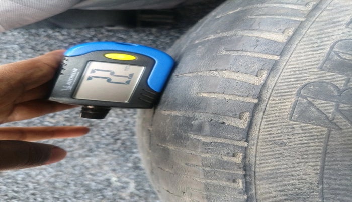 2018 Toyota Innova Crysta 2.4 GX 8 STR, Diesel, Manual, 1,61,592 km, tyre