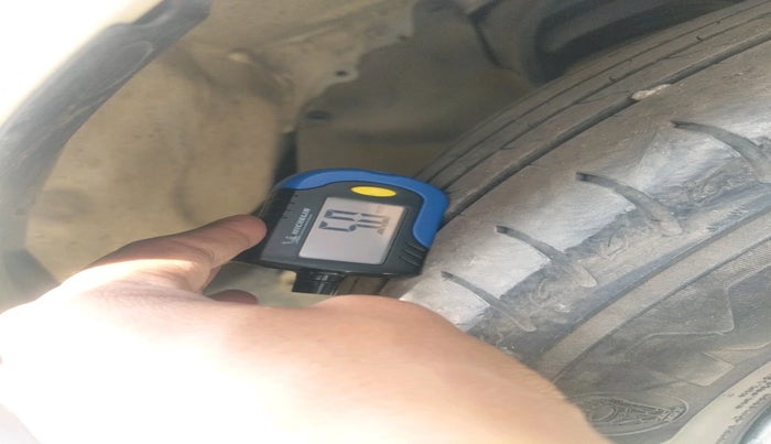 2018 Toyota Innova Crysta 2.4 GX 8 STR, Diesel, Manual, 1,61,592 km, tyre