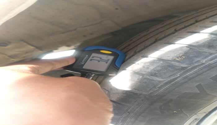 2018 Toyota Innova Crysta 2.4 GX 8 STR, Diesel, Manual, 1,61,592 km, tyre