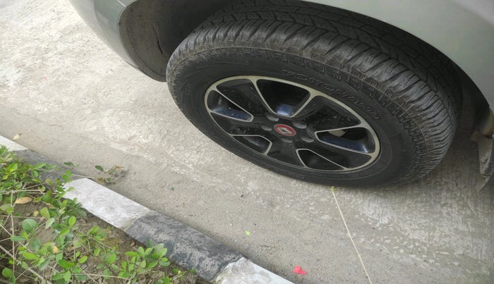 2017 Renault Duster RXS CVT, Petrol, Automatic, 58,511 km, tyre