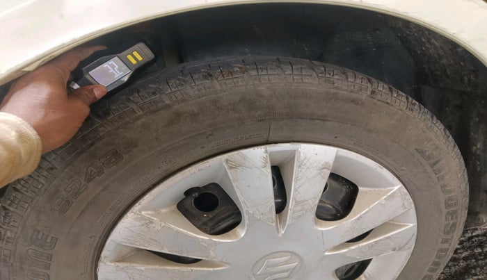 2013 Maruti Swift Dzire VXI, Petrol, Manual, 1,21,828 km, tyre