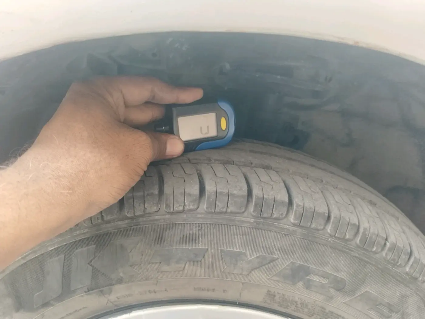 2013 Maruti Swift Dzire VXI, Petrol, Manual, 58,684 km, tyre