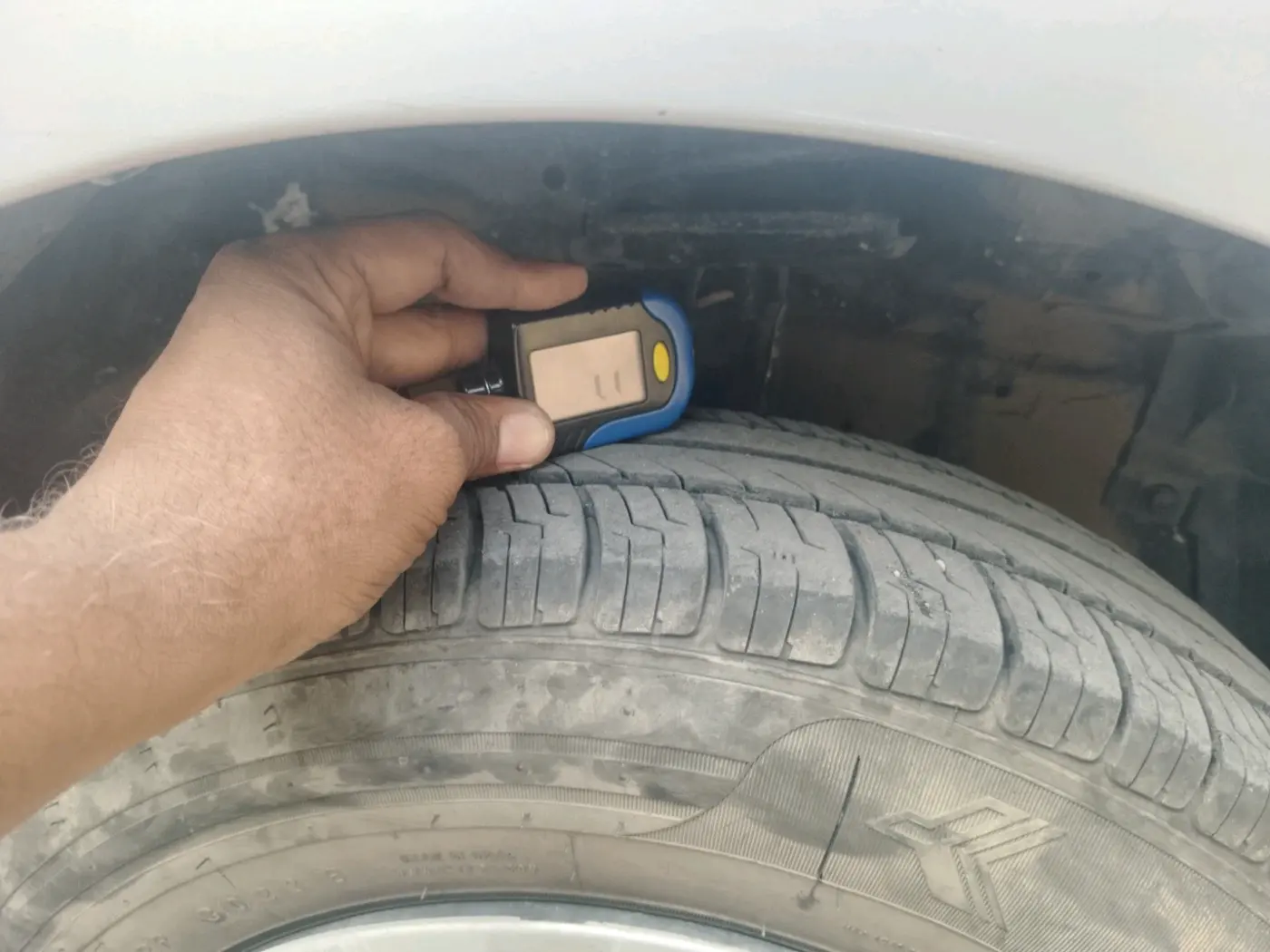 2013 Maruti Swift Dzire VXI, Petrol, Manual, 58,684 km, tyre