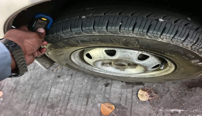 2011 Maruti Eeco 5 STR WITH A/C+HTR, CNG, Manual, 1,60,120 km, tyre