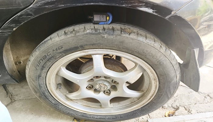 2010 Ford Figo ZXI 1.2 PETROL, Petrol, Manual, 49,336 km, tyre