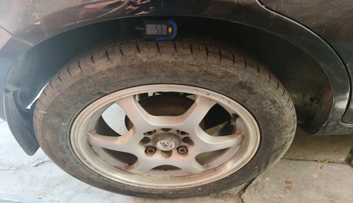 2010 Ford Figo ZXI 1.2 PETROL, Petrol, Manual, 49,336 km, tyre