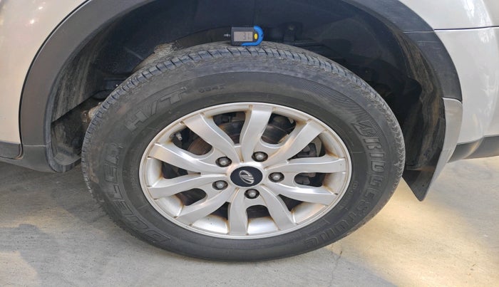 2016 Mahindra XUV500 W10, Diesel, Manual, 89,877 km, tyre