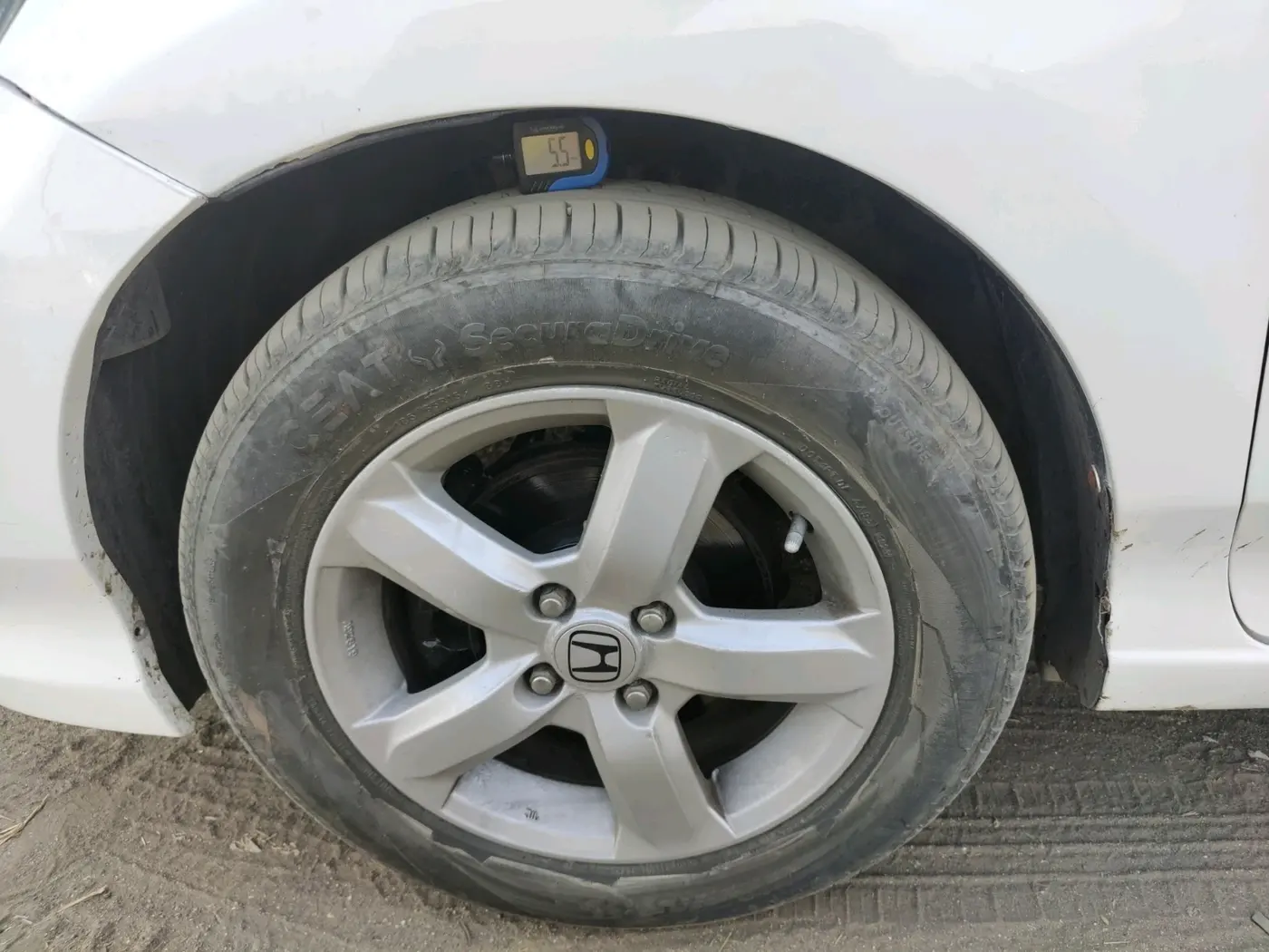 2011 Honda City 1.5L I-VTEC V MT, Petrol, Manual, 1,00,125 km, tyre