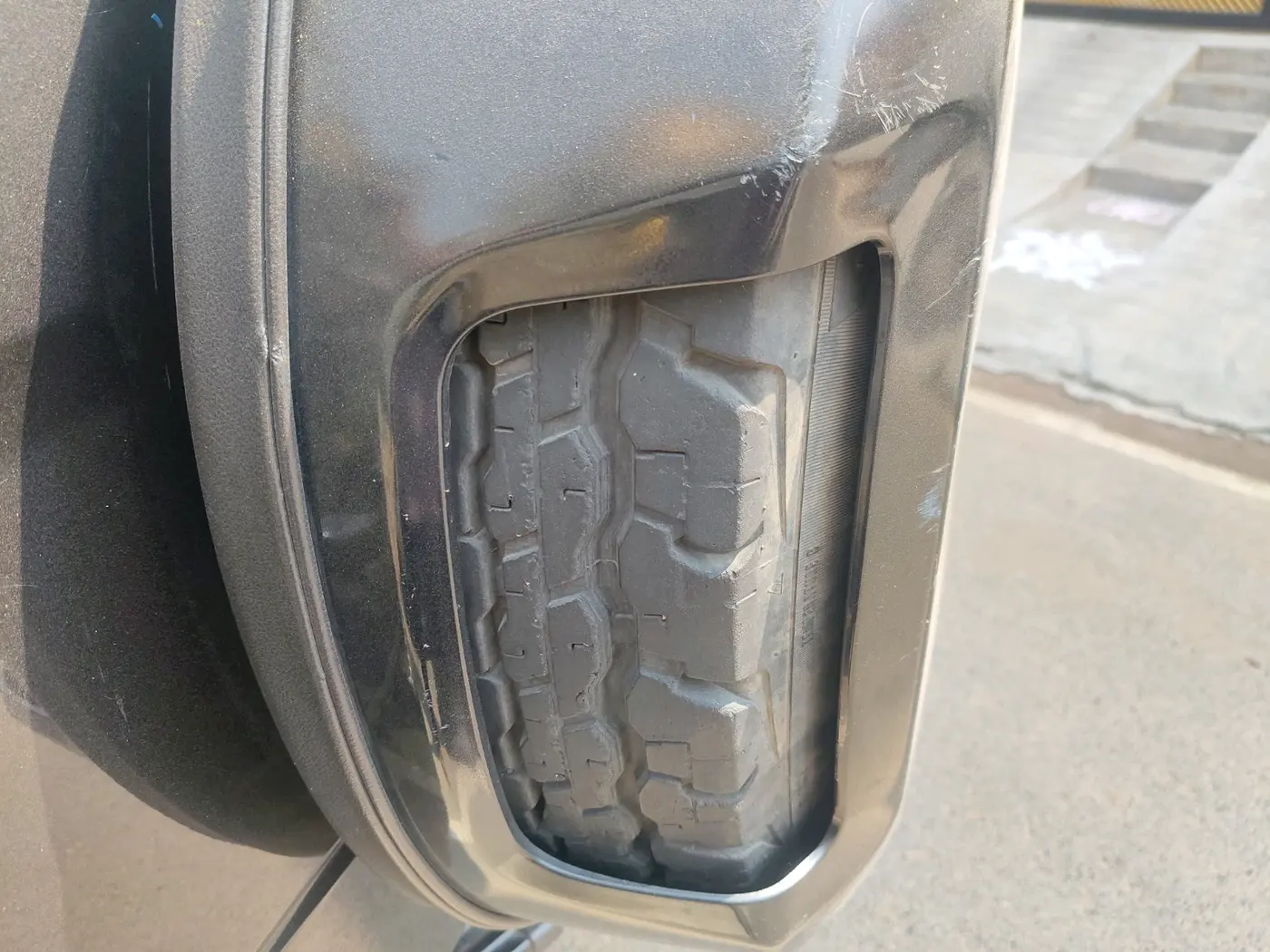 2015 Mahindra TUV300 T8, Diesel, Manual, 1,54,474 km, tyre