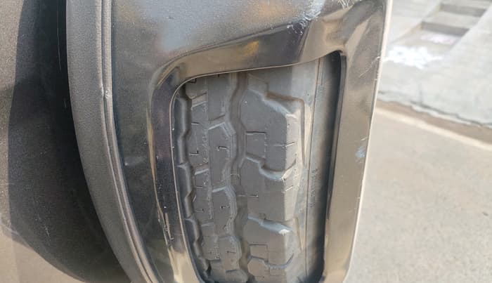 2015 Mahindra TUV300 T8, Diesel, Manual, 1,54,474 km, tyre