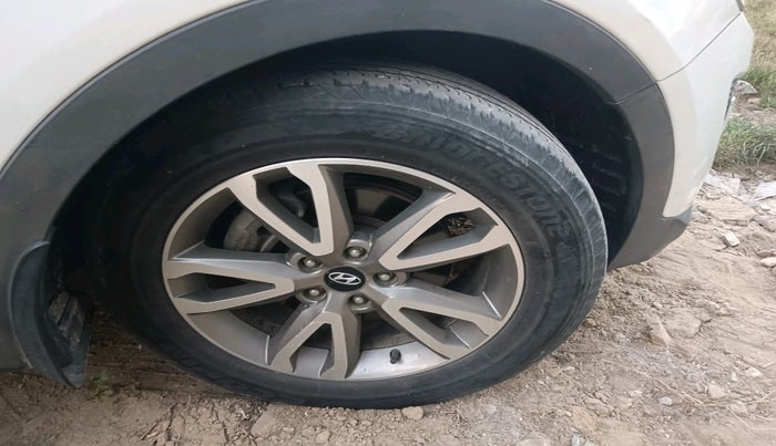 2014 Hyundai Santa Fe 2 WD AT, Diesel, Automatic, 94,235 km, tyre