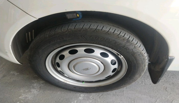 2015 Ford Figo LXI 1.2 PETROL, Petrol, Manual, 91,698 km, tyre