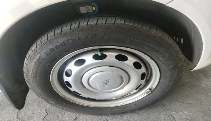 2015 Ford Figo LXI 1.2 PETROL, Petrol, Manual, 91,698 km, tyre