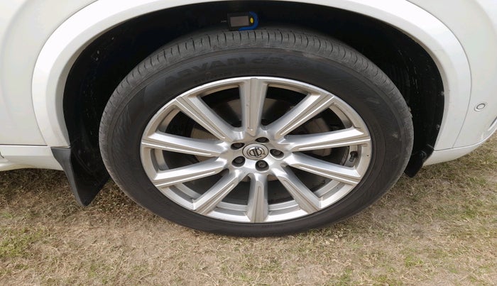 2017 Volvo XC 90 D5 Inscription, Diesel, Automatic, 1,45,933 km, tyre