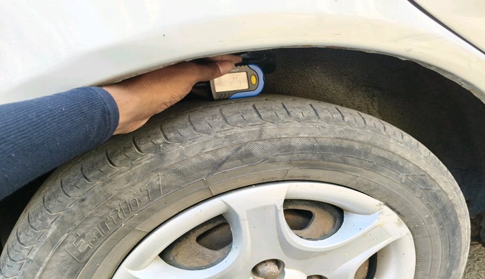 2012 Hyundai Accent GLE, CNG, Manual, 1,65,567 km, tyre