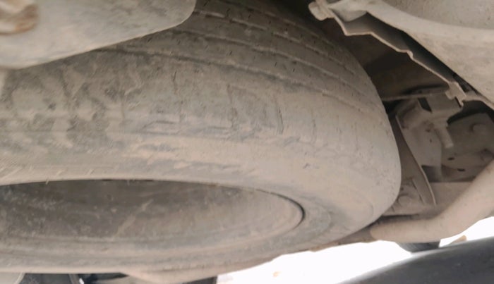 2017 Mahindra XUV500 W10 1.99, Diesel, Manual, 1,08,769 km, tyre