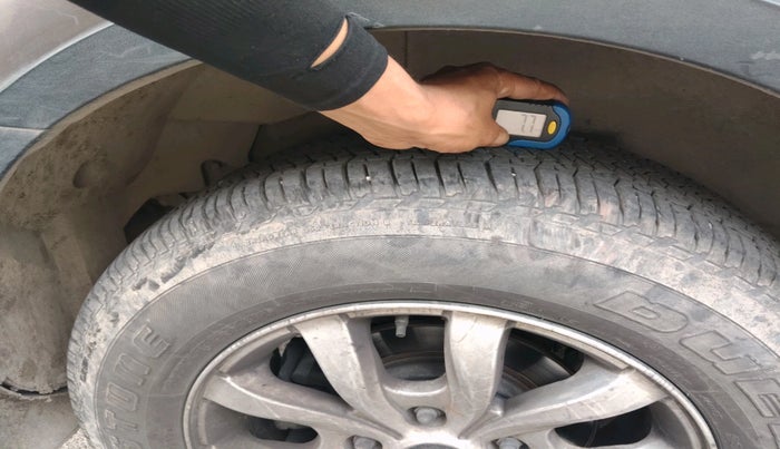 2017 Mahindra XUV500 W10 1.99, Diesel, Manual, 1,08,769 km, tyre