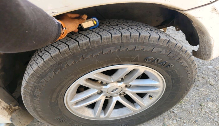 2011 Ford Endeavour 3.0L 4X4 AT, Diesel, Automatic, 1,98,005 km, tyre