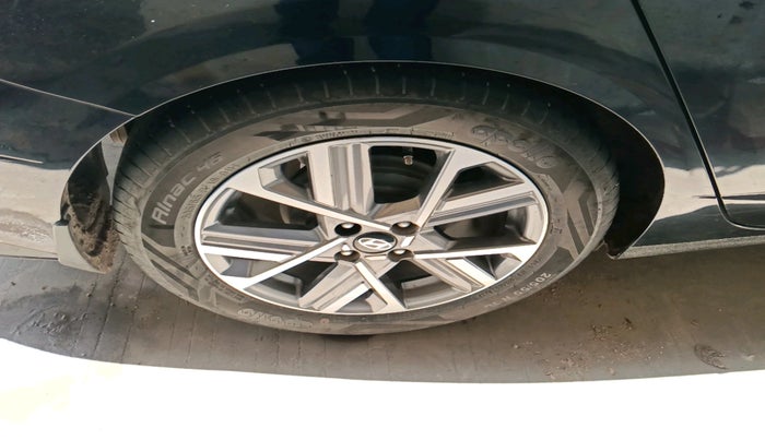 2023 Hyundai Verna SX 1.5 l MPI, Petrol, Manual, 38,219 km, tyre