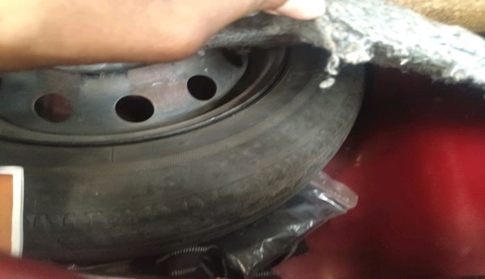 2011 Hyundai Eon MAGNA O, Petrol, Manual, 1,38,124 km, tyre