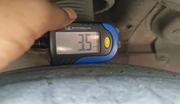 2011 Hyundai Eon MAGNA O, Petrol, Manual, 1,38,124 km, tyre