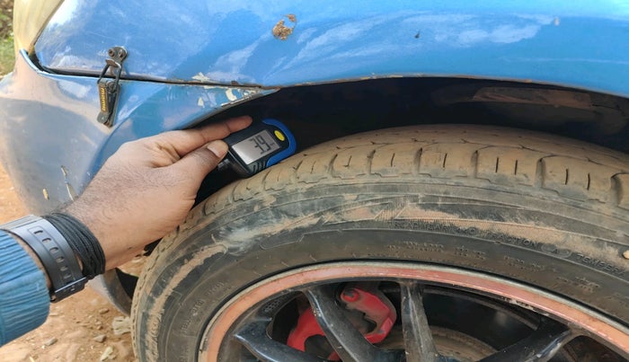 2010 Hyundai Verna VGT CRDI SX 1.5, Diesel, Manual, 1,20,991 km, tyre