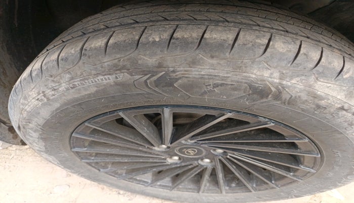 2024 KIA SELTOS  HTK 1.5 PETROL MT, Petrol, Manual, 38,885 km, tyre