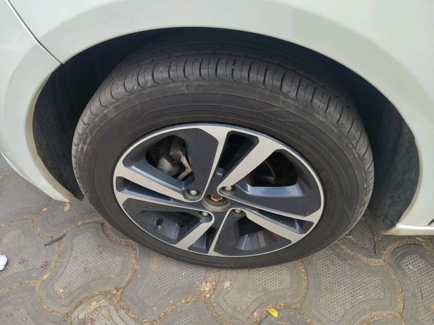 2023 Tata ALTROZ XZ CNG, CNG, Manual, 79,000 km, tyre