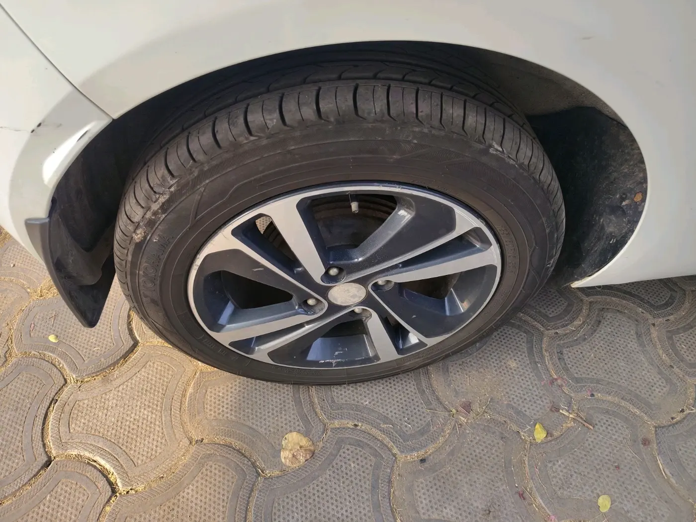 2023 Tata ALTROZ XZ CNG, CNG, Manual, 79,000 km, tyre