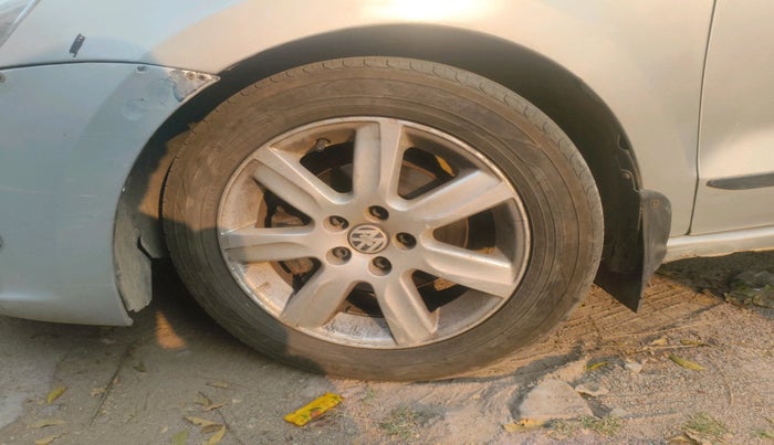 2011 Volkswagen Vento HIGHLINE DIESEL 1.6, Diesel, Manual, 13,600 km, tyre