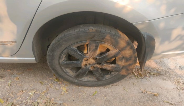 2011 Volkswagen Vento HIGHLINE DIESEL 1.6, Diesel, Manual, 13,600 km, tyre