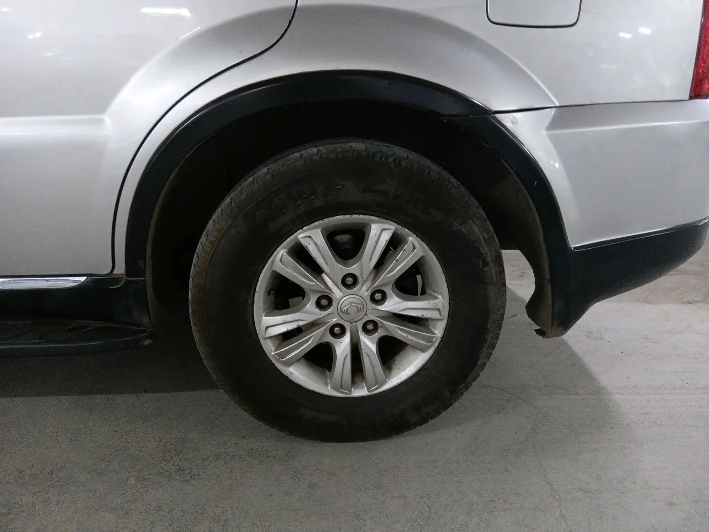 2014 Ssangyong Rexton RX7, Diesel, Automatic, 1,88,481 km, tyre