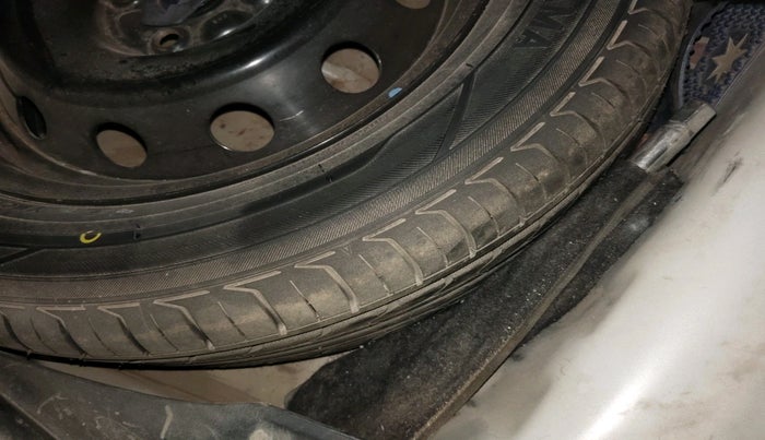 2019 Maruti Swift VDI, Diesel, Manual, 1,64,040 km, tyre