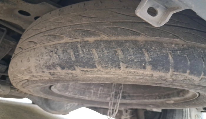 2013 Toyota Innova 2.5 GX 8 STR, Diesel, Manual, 1,77,803 km, tyre