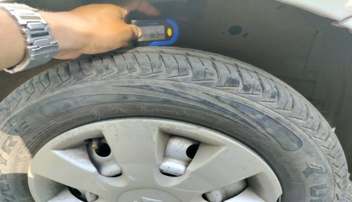 2014 Maruti Wagon R 1.0 LXI CNG, CNG, Manual, 1,40,204 km, tyre