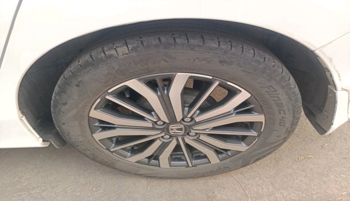 2017 Honda City 1.5L I-VTEC ZX CVT, Petrol, Automatic, 1,73,320 km, tyre