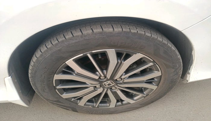 2017 Honda City 1.5L I-VTEC ZX CVT, Petrol, Automatic, 1,73,320 km, tyre