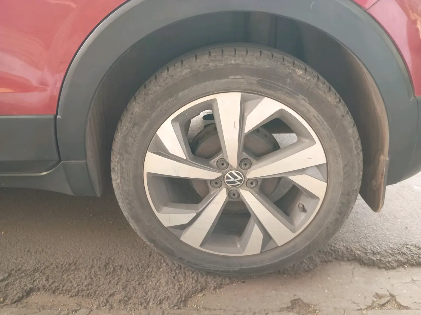 2021 Volkswagen TAIGUN TOPLINE 1.0 TSI AT, Petrol, Automatic, 26,400 km, tyre