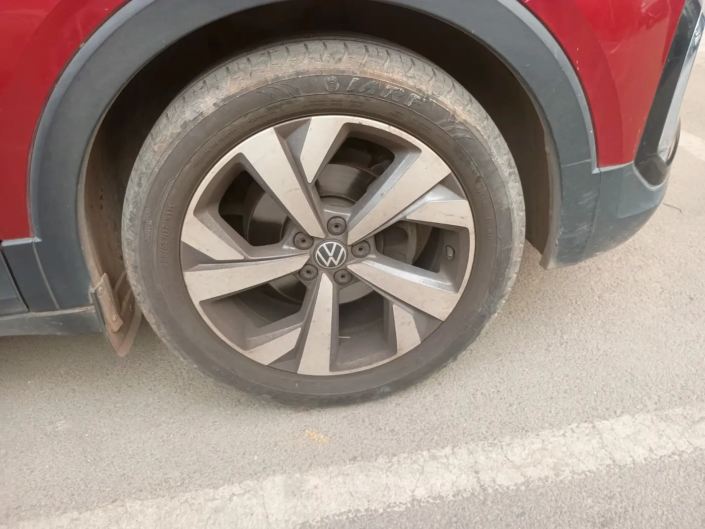 2021 Volkswagen TAIGUN TOPLINE 1.0 TSI AT, Petrol, Automatic, 26,400 km, tyre