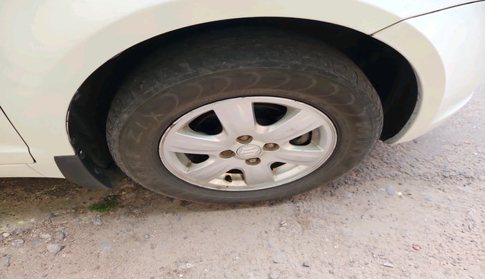 2010 Maruti Swift Dzire ZXI, Petrol, Manual, 1,68,512 km, tyre