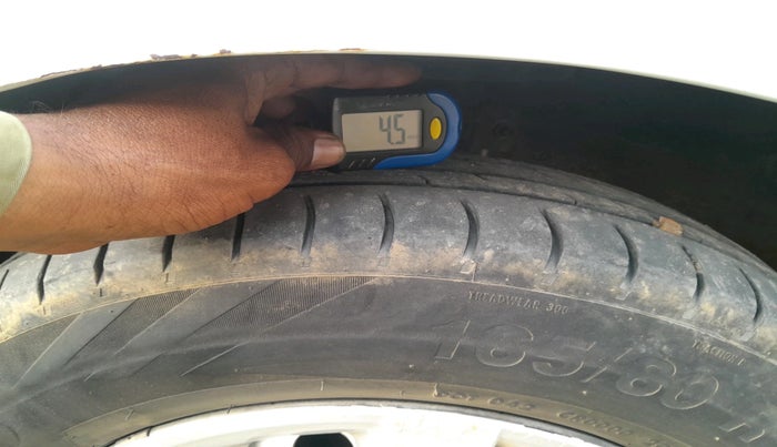 2017 Maruti Swift LXI (O), Petrol, Manual, 90,155 km, tyre