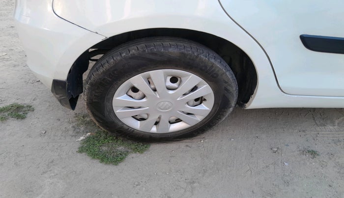 2017 Maruti Swift LXI (O), Petrol, Manual, 90,155 km, tyre