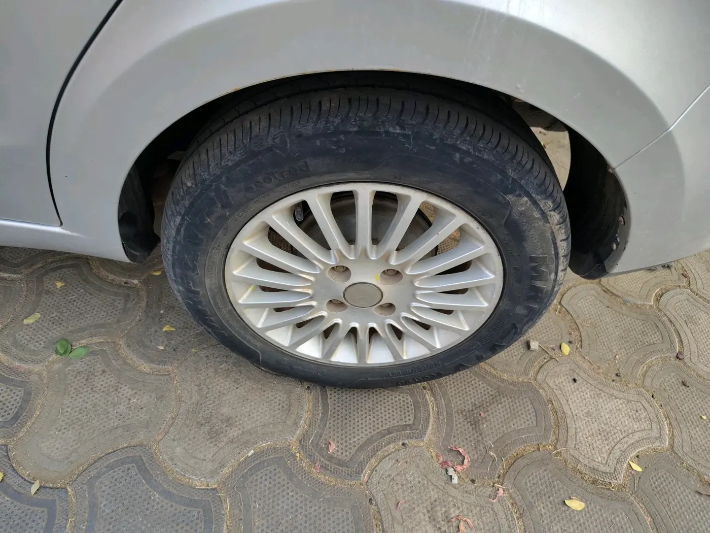 2015 Tata Zest XT PETROL, Petrol, Manual, 1,59,574 km, tyre
