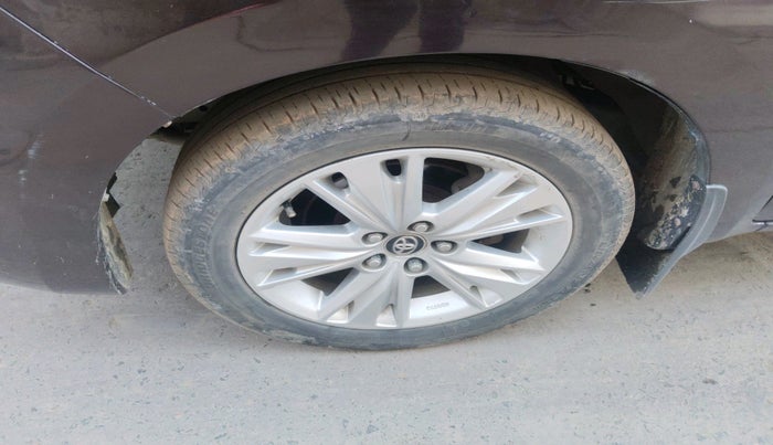 2018 Toyota Innova Crysta 2.8 ZX AT 7 STR, Diesel, Automatic, 1,08,821 km, tyre