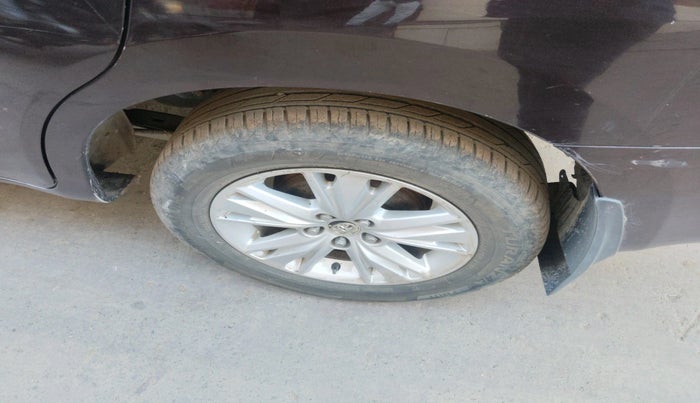 2018 Toyota Innova Crysta 2.8 ZX AT 7 STR, Diesel, Automatic, 1,08,821 km, tyre