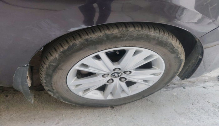 2018 Toyota Innova Crysta 2.8 ZX AT 7 STR, Diesel, Automatic, 1,08,821 km, tyre