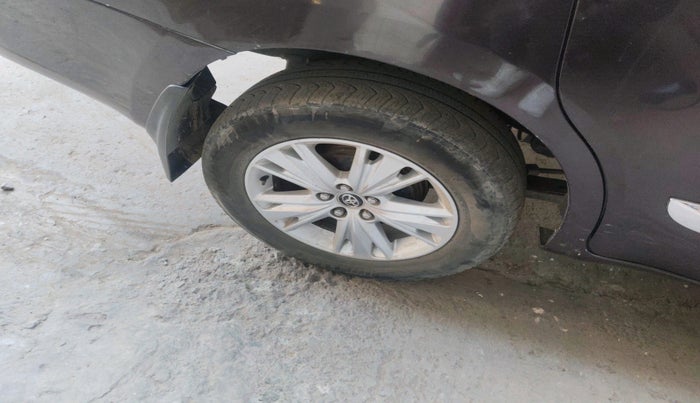 2018 Toyota Innova Crysta 2.8 ZX AT 7 STR, Diesel, Automatic, 1,08,821 km, tyre