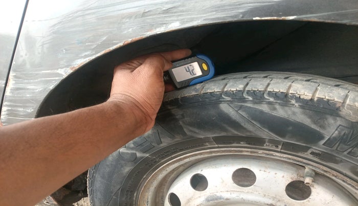 2013 Hyundai i10 ERA 1.1, CNG, Manual, 1,14,967 km, tyre